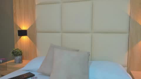 A N T O N E L L A  online show from 11-06-25, 12:17