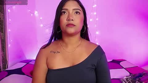 Snapshot of antonella_latin_curvy chatting on 02-27-25, 12:43 Anne online show from 02-27-25, 12:43