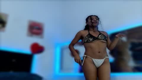 Snapshot of antonella_pink2 chatting on 11-15-25, 07:10 antonella online show from 11-15-25, 07:10