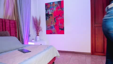 AntonellaHall  online show from 12-07-24, 12:35