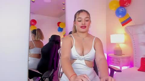 Snapshot of antonellamarchetti_ chatting on 06-22-26, 12:46 Antonella online show from 06-22-26, 12:46