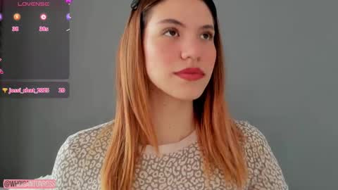 Snapshot of antonellarossii_ chatting on 10-17-25, 02:08 Antonella  online show from 10-17-25, 02:08