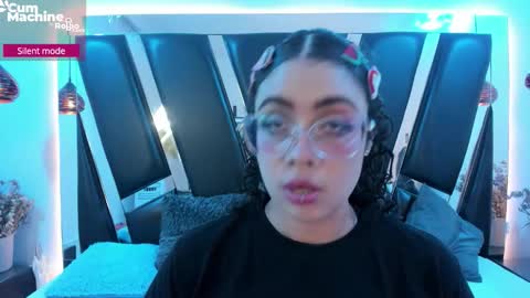 A N T O N E L L E  online show from 09-11-25, 11:32