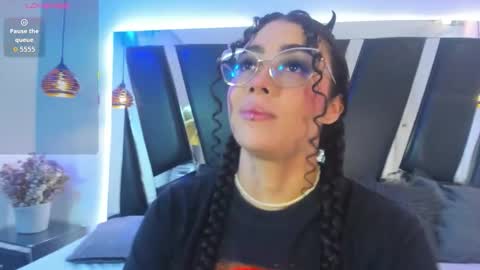 A N T O N E L L E  online show from 11-22-25, 11:31