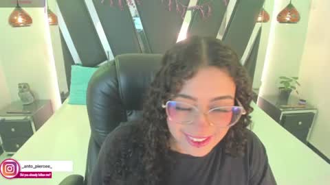 A N T O N E L L E  online show from 07-11-26, 11:35