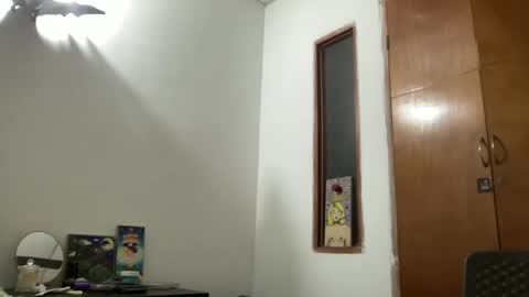 Snapshot of antoniabloom chatting on 02-02-25, 01:23 Antonia online show from 02-02-25, 01:23