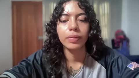 Snapshot of antoniabloom chatting on 11-26-25, 03:02 Antonia online show from 11-26-25, 03:02