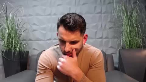 Snapshot of antoniovalentinidiamond chatting on 01-05-25, 08:00 HI My name is Antonio online show from 01-05-25, 08:00