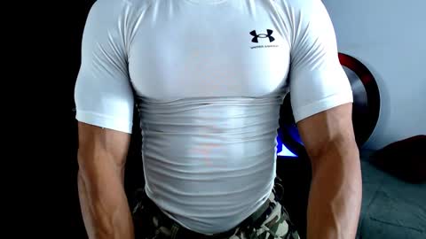 Instagram miguelangel1802  online show from 02-01-26, 04:11