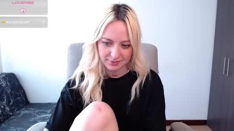 Snapshot of anttoniia chatting on 12-12-24, 05:04 Antonia online show from 12-12-24, 05:04