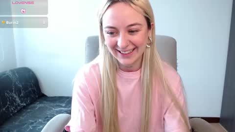 Snapshot of anttoniia chatting on 01-08-25, 04:00 Antonia online show from 01-08-25, 04:00