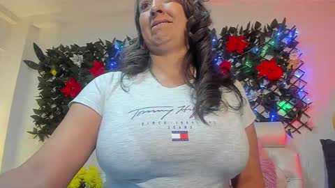 Snapshot of any_mour chatting on 12-26-24, 03:42 any mour online show from 12-26-24, 03:42