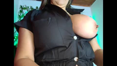 Snapshot of any_mour chatting on 09-24-25, 05:05 any mour online show from 09-24-25, 05:05