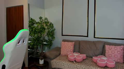 Anya online show from 03-26-26, 01:28