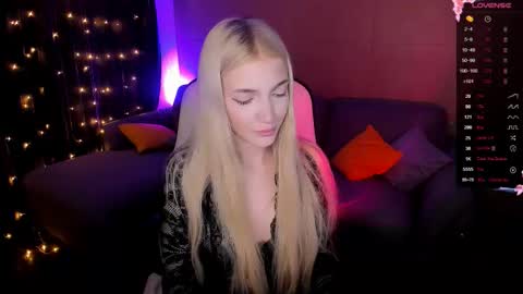 Anya online show from 10-10-25, 02:43