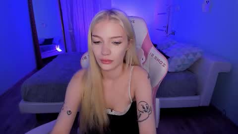 Anya online show from 11-22-25, 02:32