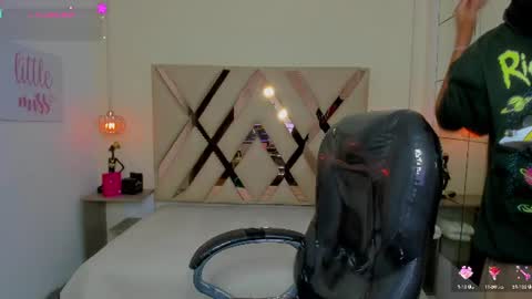 Snapshot of anyelotwink chatting on 06-18-26, 09:14 anyelotwink online show from 06-18-26, 09:14