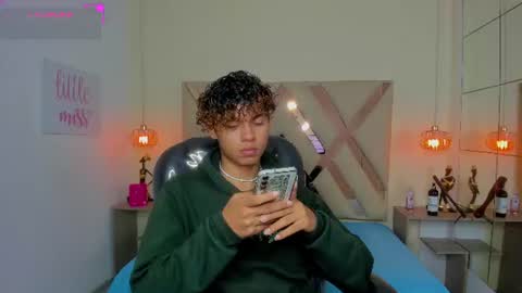 Snapshot of anyelotwink chatting on 06-24-26, 04:22 anyelotwink online show from 06-24-26, 04:22