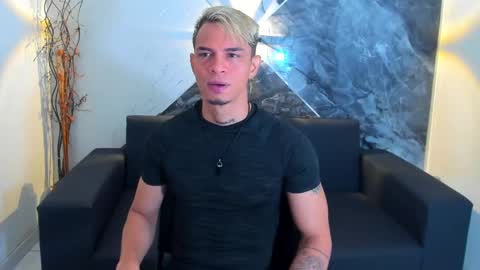 Snapshot of anzelott chatting on 02-10-25, 01:11 Anzelott online show from 02-10-25, 01:11
