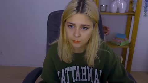 ApheliaStar online show from 10-28-25, 03:58