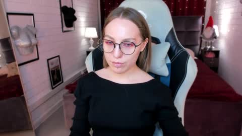 Snapshot of aphexqueen chatting on 02-05-25, 04:47 APHEX QUEEN online show from 02-05-25, 04:47