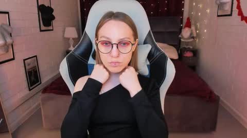 Snapshot of aphexqueen chatting on 02-10-25, 02:16 APHEX QUEEN online show from 02-10-25, 02:16