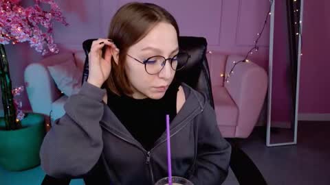 Snapshot of aphexqueen chatting on 02-28-25, 01:03 APHEX QUEEN online show from 02-28-25, 01:03