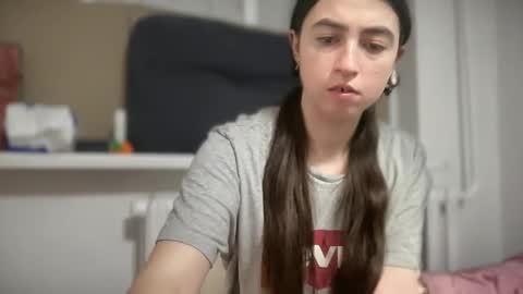 Snapshot of aphr0dite22 chatting on 03-25-26, 11:33 aphr0dite22 online show from 03-25-26, 11:33