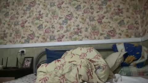 Snapshot of aphr0dite22 chatting on 04-10-26, 11:48 aphr0dite22 online show from 04-10-26, 11:48