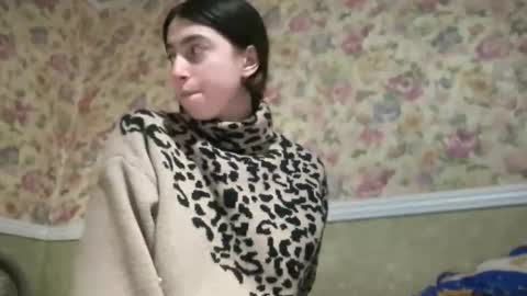 Snapshot of aphr0dite22 chatting on 04-12-26, 03:17 aphr0dite22 online show from 04-12-26, 03:17