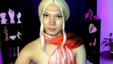 Snapshot of aphr0dite_x chatting on 02-14-25, 10:38 Roman Goddess online show from 02-14-25, 10:38