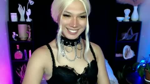 Snapshot of aphr0dite_x chatting on 02-24-25, 11:32 Roman Goddess online show from 02-24-25, 11:32