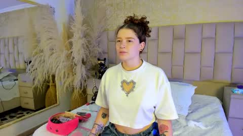 aphrodite online show from 12-20-25, 09:55