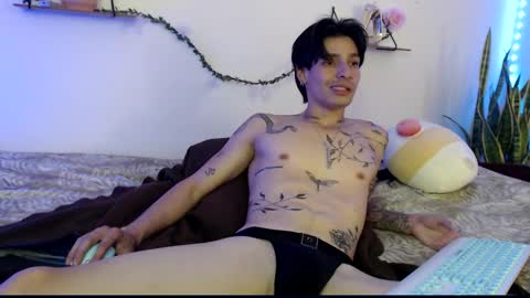 Snapshot of apolo01_ chatting on 01-12-25, 04:08 Apolo online show from 01-12-25, 04:08