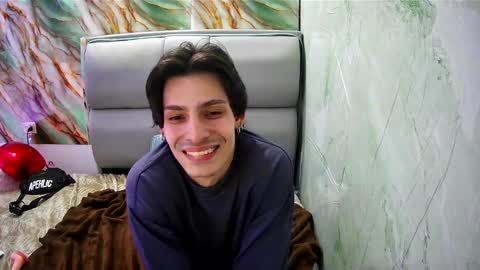 Snapshot of apolo01_ chatting on 02-12-25, 08:50 Apolo online show from 02-12-25, 08:50