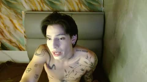 Snapshot of apolo01_ chatting on 09-18-25, 06:54 Apolo online show from 09-18-25, 06:54