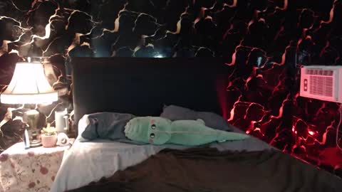 Snapshot of apolo01_ chatting on 10-28-25, 10:56 Apolo online show from 10-28-25, 10:56