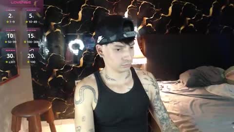 Snapshot of apolo01_ chatting on 11-13-25, 02:10 Apolo online show from 11-13-25, 02:10