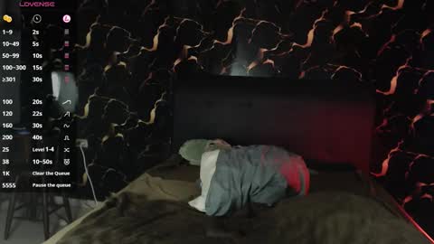 Snapshot of apolo01_ chatting on 12-23-25, 01:14 Apolo online show from 12-23-25, 01:14