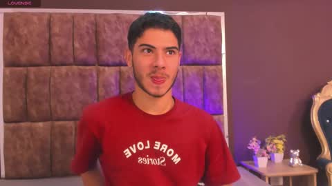 Snapshot of apolo_grayy chatting on 02-19-26, 06:20 Apolo Grayy online show from 02-19-26, 06:20