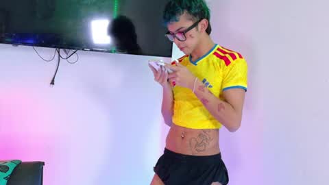 Snapshot of apolo_prince1 chatting on 06-17-26, 10:21 Apolo online show from 06-17-26, 10:21