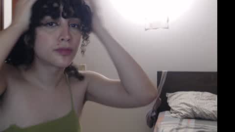 Snapshot of apolosbitch chatting on 12-03-24, 02:58 Nix online show from 12-03-24, 02:58