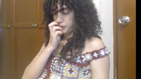 Snapshot of apolosbitch chatting on 10-01-25, 03:23 Nix online show from 10-01-25, 03:23