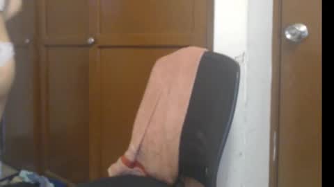 Snapshot of apolosbitch chatting on 10-01-25, 10:27 Nix online show from 10-01-25, 10:27