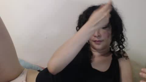 Snapshot of apolosbitch chatting on 06-18-26, 01:50 Nix online show from 06-18-26, 01:50