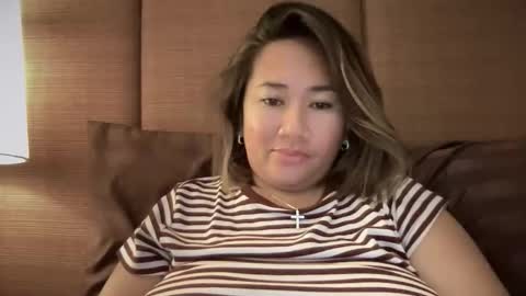 Snapshot of apple_pie_love chatting on 10-14-25, 02:40 Anika online show from 10-14-25, 02:40