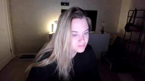 appleyummybuns online show from 11-15-25, 04:43