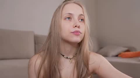 Snapshot of appr0ved chatting on 05-20-26, 03:18 REYNA my friend online show from 05-20-26, 03:18