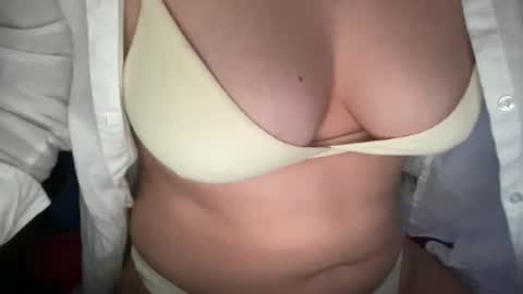 Snapshot of april2020cute chatting on 12-04-24, 07:23 April online show from 12-04-24, 07:23