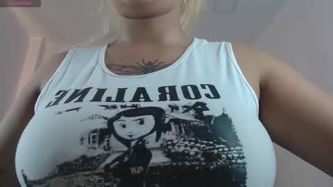 Snapshot of april__bunny chatting on 11-12-25, 01:44 April Bunny online show from 11-12-25, 01:44